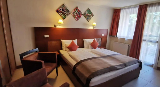 Hotel Villa Pax, Varaa Villa Mökit kohteessa Central Transdanubia, Mökki