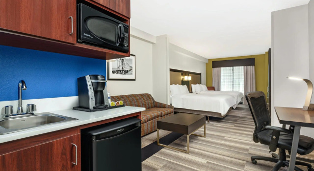 Люкс Holiday Inn Express Hotel & Suites Florence I-95 at Hwy 327 by IHG