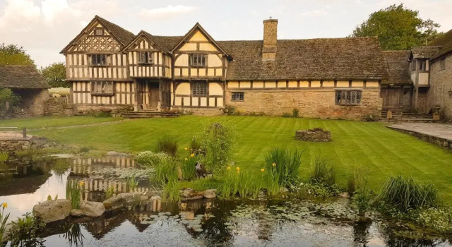 Коттедж с видом на сад The Threshing Barn at Penrhos Court