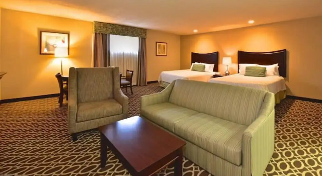 Люкс Executive Sunday House Inn and Suites