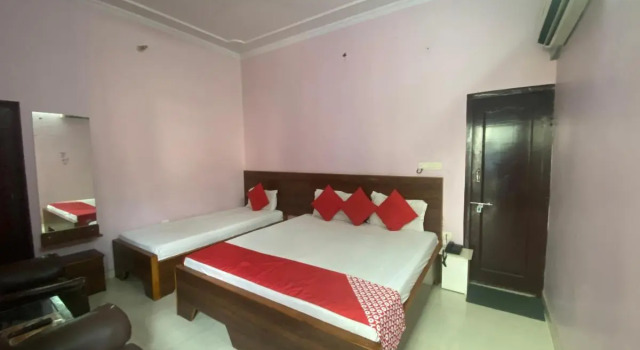 Hotel Aarjee Crescent