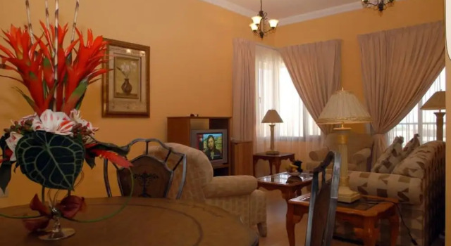Suite Le Royal Express Hotel