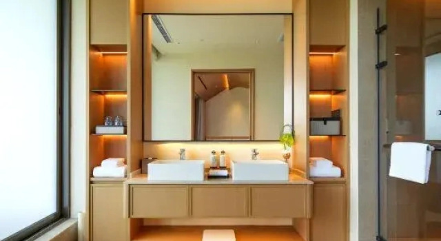Двухместный номер Superior с балконом и с видом на парк Chengdu Expo Waterfall Hotel - MGallery Collection