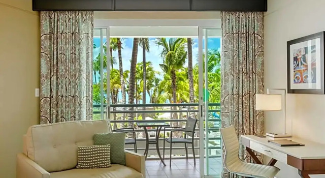 Номер Standard с балконом и с видом на бассейн Hilton Ponce Golf & Casino Resort