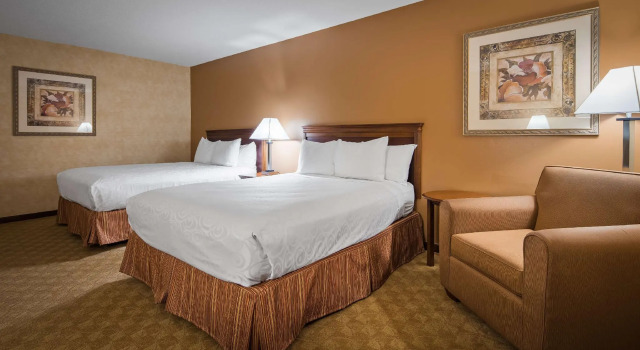 Четырёхместный номер Standard Days Inn by Wyndham St. Charles IL