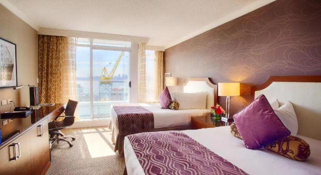 Четырёхместный номер Superior с видом на гавань Pinnacle Hotel at the Pier