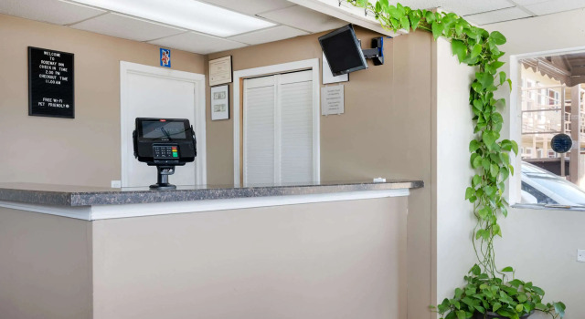 Regency Inn - Terre Haute, Varaa Hotelli Terre Haute Indiana