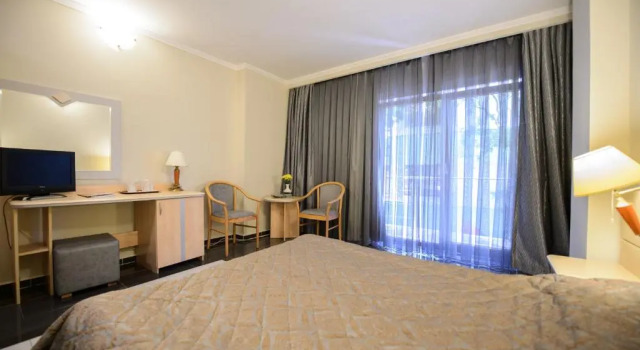 Standardní Dvoulůžkový s manželskou postelí pokoj s balkonem Holiday Olimp Hotel