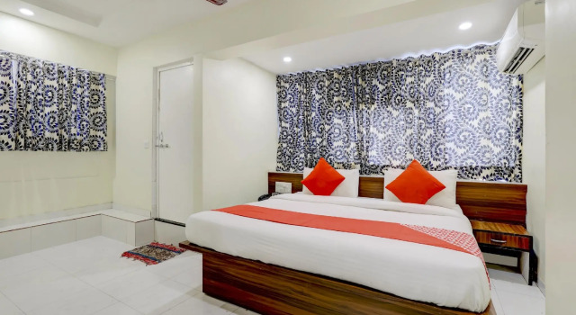 OYO 67789 Hotel Savera, Забронировать Отель Ахмадабад штат Гуджарат