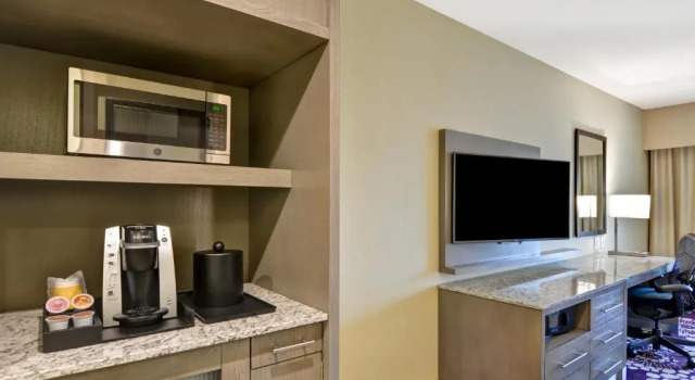 Четырёхместный номер Premium Courtyard Raleigh Crabtree Valley