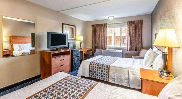 Кровать в общем номере Park Inn by Radisson, Detroit Metro Airport