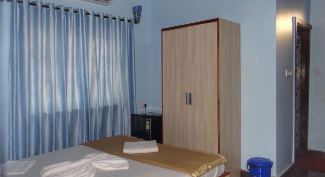 The Sovva, Prenota Hotel Morjim 