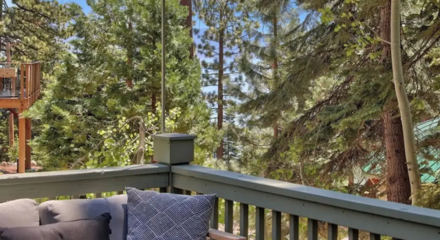 Private Cozy and Central Cabin with Deck by Sierra Getaways