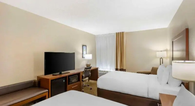 Четырёхместный люкс Comfort Inn Meridian - Bonita Lakes