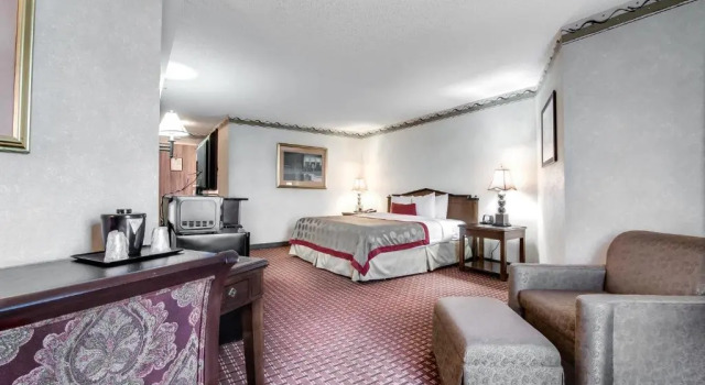 Номер Standard Ramada Plaza by Wyndham Atlanta Airport