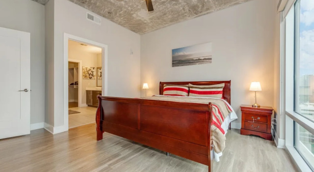 Апартаменты с 2 комнатами с балконом 2br Apartment Near Convention Center - No Balcony 2 Bedroom Apts by RedAwning