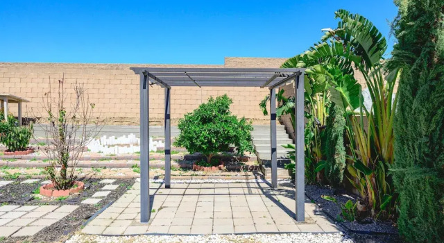 Spacious Family Retreat w Garden Modern Comfort, Prenota Casa vacanze Ontario California