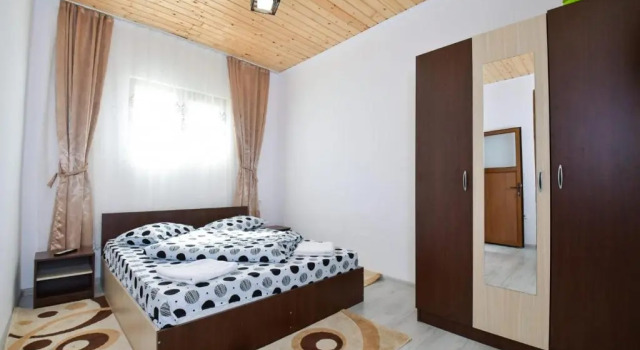 Pensiunea Cristina, Rezerwuj Hotel Hotele w Carpathians - Romania z parkingiem, Parking