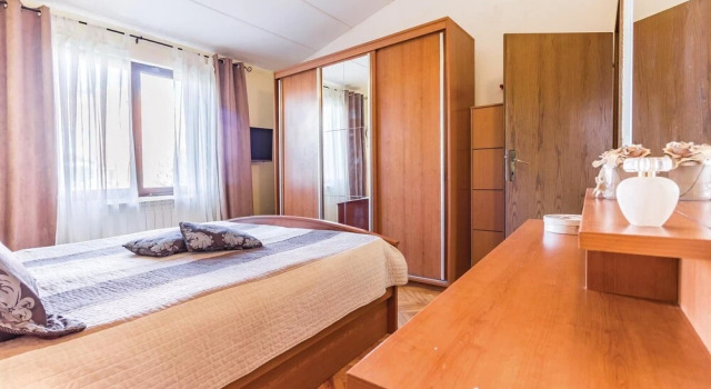 Beautiful Home in Pula With Wifi and 2 Bedrooms, Rezervovat Hotel Hotely v Veli Vrh s parkováním, Parkování