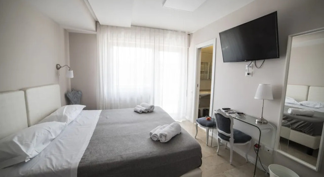 Standard- dobbelt værelse med altan Attico 33 B&B