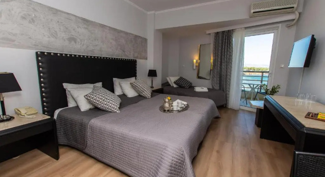 Трёхместный номер с видом на море Mati Hotel