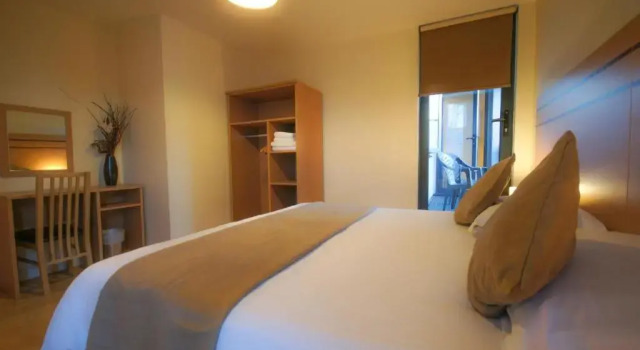 Апартаменты с 3 комнатами Crompton Court Apartments