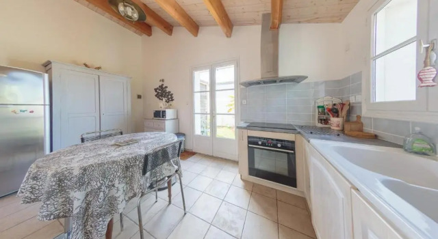 Maison Loix, 5 pièces, 8 personnes - FR-1-258-127, Rezerwuj Hotel Hotele w Charente-Maritime z parkingiem, Parking