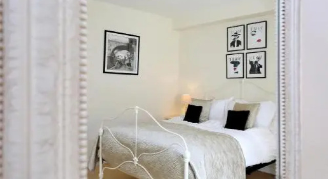 West Bow - Comfy 2 bed on West Bow overlooking Grassmarket, Забронировать Отель Эдинбург Midlothian, рядом с Национальный музей Шотландии