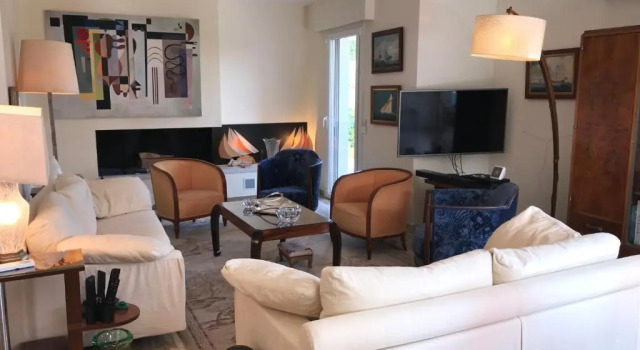 VILLA EGIDE - 800 mètres et 1/4 d'heures à pieds de la plage, des ports de GOLFE JUAN et des restaurants