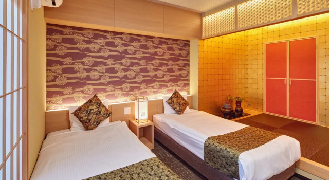 Кровать в общем номере Hotel Amaterrace Nippombashi-higashi