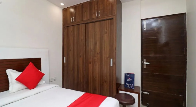 OYO 26170 Hotel Manzana, Забронировать Отель Отели Нью-Дели с завтраком, Завтраки