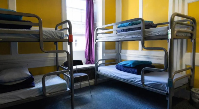 Кровать в общем номере (женский номер) Bath Backpackers