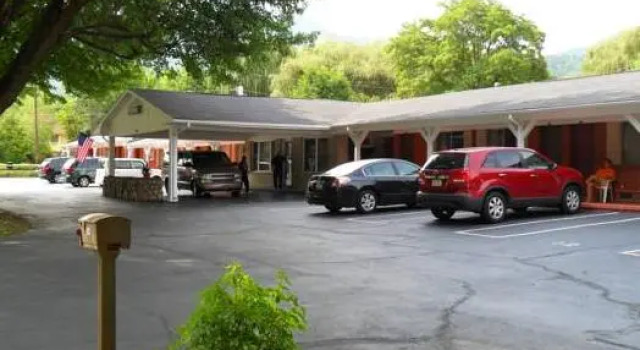 Кровать в общем номере Travelowes Motel - Maggie Valley