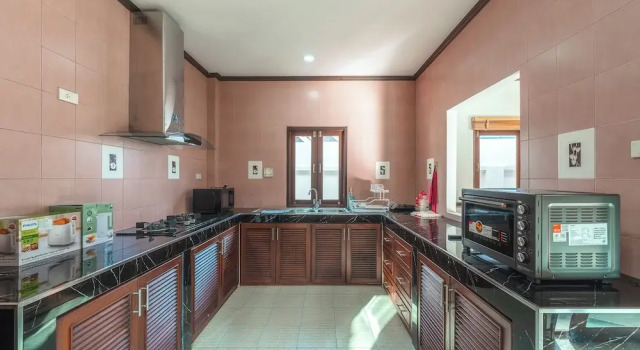 Spacious 4BR Pool Villa in Chalong V155, Забронировать Вилла Виллы Южного Таиланда, Вилла