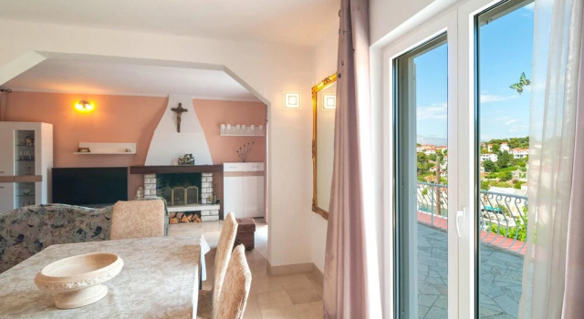 3 Bedroom Awesome Home In Splitska, Prenota Hotel Splitska 