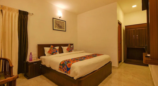 Номер Premium FabHotel Greenwood Stays