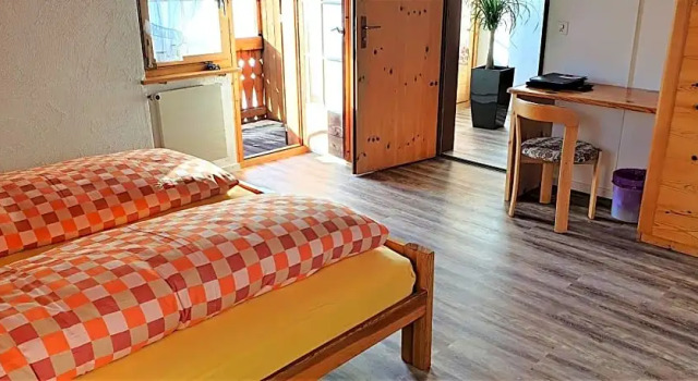 Hotel Gravas, Varaa Hotelli Vella Surselva