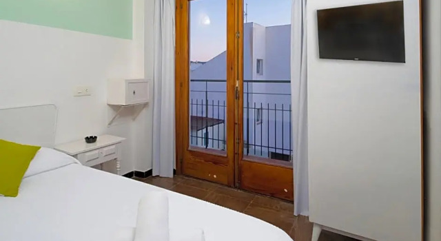 Одноместный номер Standard с балконом Hostal Alicante