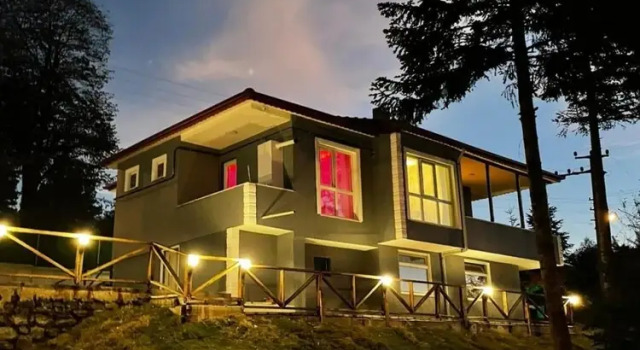Mesmerizing House With Heated Pool in Sapanca, Varaa Hotelli Hotellit Marmara-alue pysäköinnillä, Pysäköinti