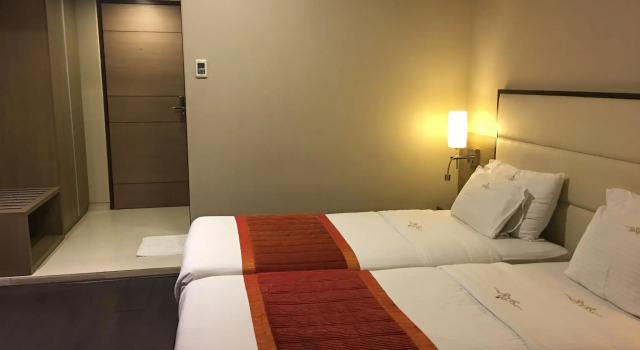Hotel Landmark Annexe, Забронировать Отель Отели Мумбай с парковкой, рядом с Рынок Crawford, Парковка