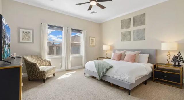 Decked Out Sunset Views, Fire Pit & Fenced Yard, Rezerwuj Dom wakacyjny Hotele w Fort Collins z parkingiem, Parking