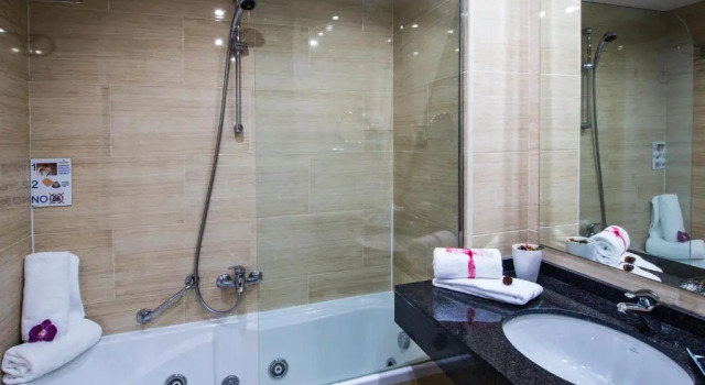 Трёхместный номер Standard Hotel Princesa Parc Excellence