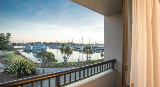 Номер Standard с видом на гавань DoubleTree by Hilton Hotel Berkeley Marina