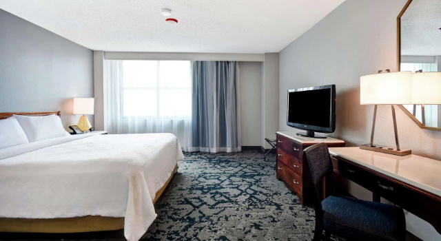 Двухместный люкс с 2 комнатами Embassy Suites Montgomery - Hotel & Conference Center