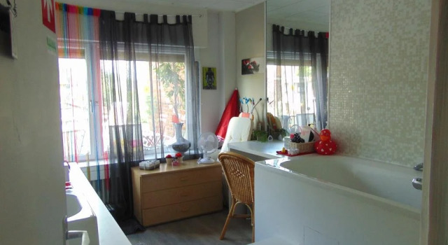 Homestay Mimis Rental, Забронировать Отель Отели в центре Ассебрук, в центре