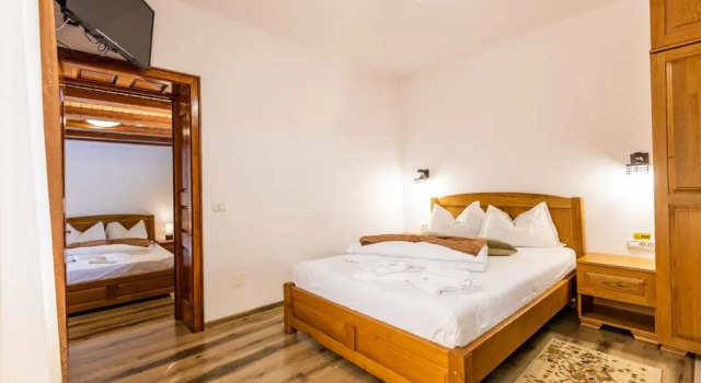 Pensiunea Manidum, Rezerwuj Hotel Hotele w Prahova Valley z parkingiem, Parking
