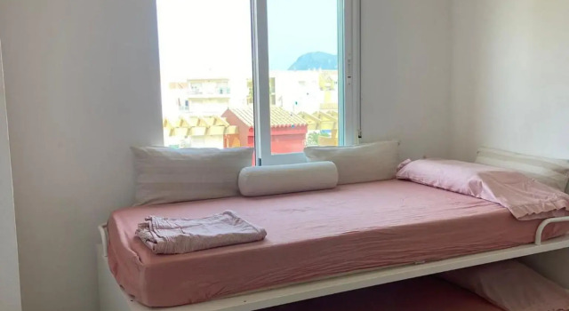 Acogedor apartamento en Denia 1 línea de playa, Забронировать Апартаменты/квартира Отели Дения с парковкой, рядом с Музей римской эпохи в Эльс-Поблетс, Парковка