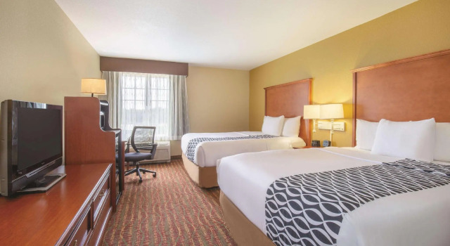 Четырёхместный номер Standard La Quinta by Wyndham Bentonville