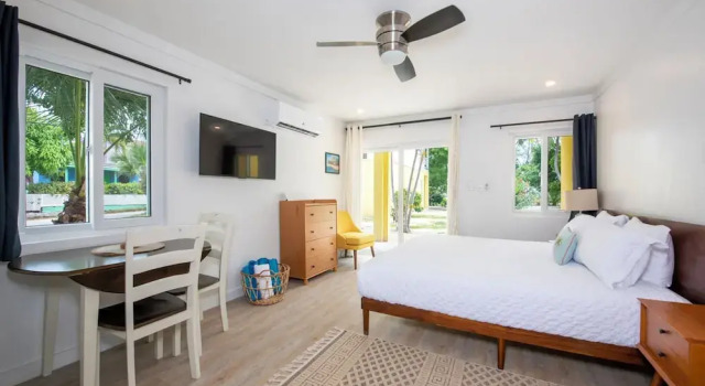 Laughing Bird Suites, Забронировать Апарт-отель Апарт-отели Говернорс-Харбора, Апарт-отель
