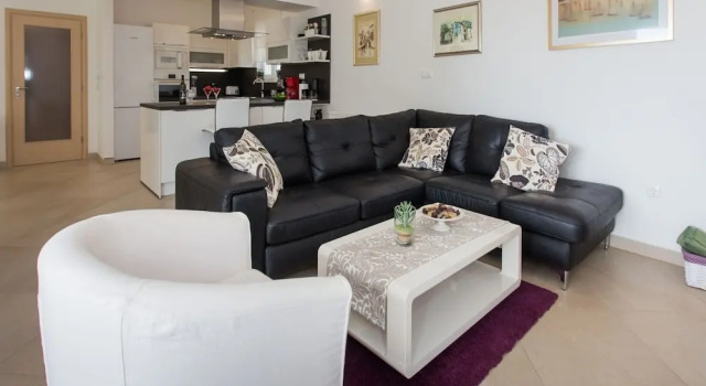 Spacious Villa in Vodice With Pool, Забронировать Вилла Отели в центре Водице, в центре